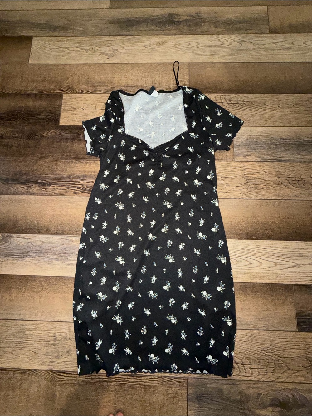 H&M Black Floral Sweetheart Neck Short Sleeve Dress
